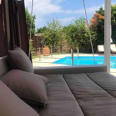 Melina With Pool By The Sea Vila